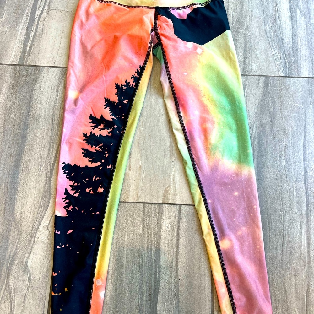 Teeki small yoga leggings. Great condition